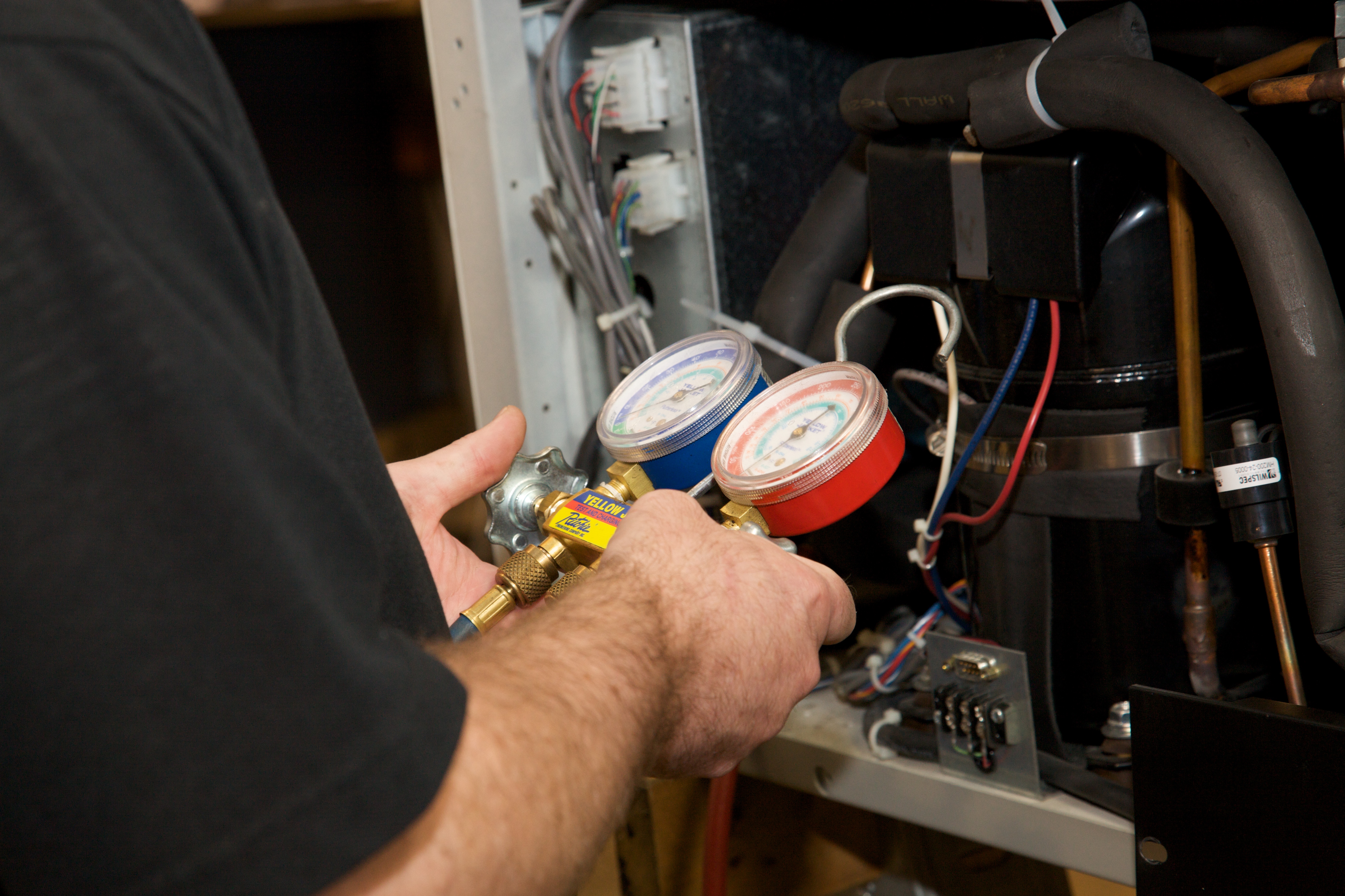 DL Repair tech with gauges